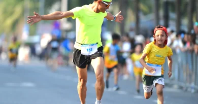 马拉松长跑比赛选手冲刺画面