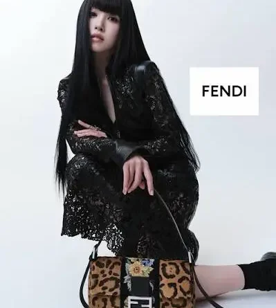 FENDI经典手袋回归时尚圈焦点-开云体育